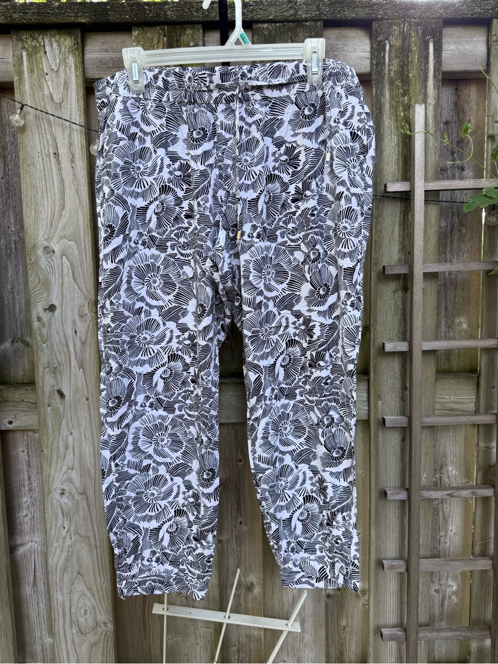 Old Navy Black & White Floral Drawstring Joggers